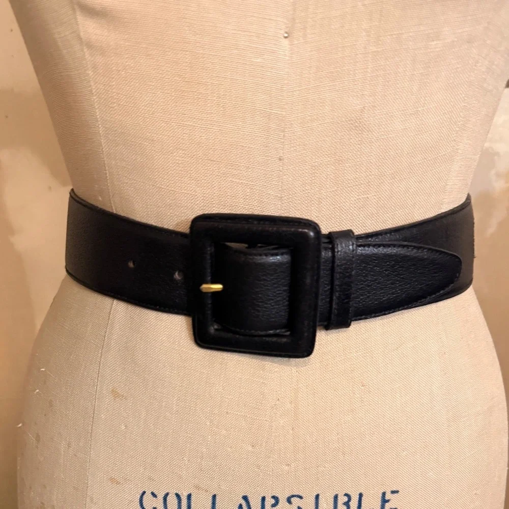 Escada Black Leather Wide Waist Belt Made in Italy Square Buckle 34 1329-900-34